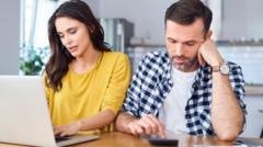 home-sellers-cut-asking-prices-on-3,000-properties-a-day