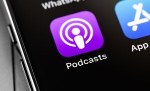 apple-discloses-deal-to-hire-team-and-license-tech-from-personalized-podcast-startup-huxe